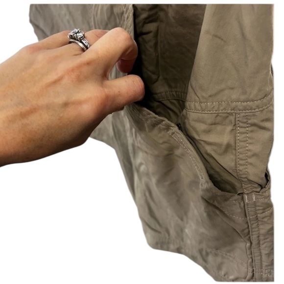 Size medium mountain hardwear active shorts for hiking , climbing etc​ - Picture 4 of 7